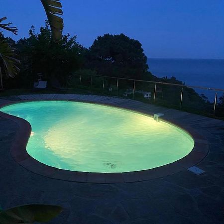 Villa Les Alizes Le Le Rayol-Canadel-sur-Mer Εξωτερικό φωτογραφία